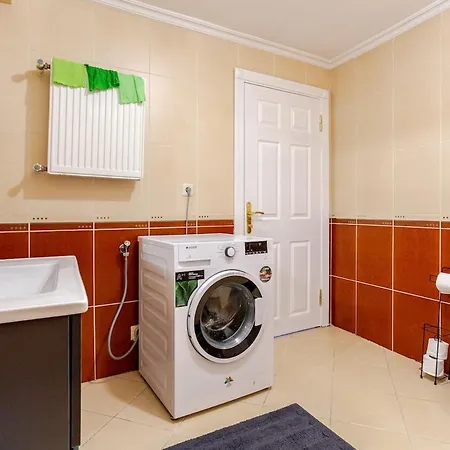 דירה Comfortable And Modern 2br איסטמבול