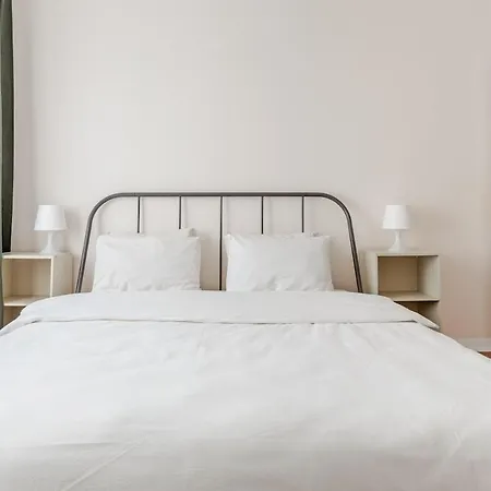Comfortable And Modern 2br Apartment *